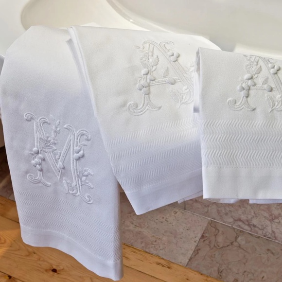 Initial Hand Towel - L BY TERESA ALECRIM - Picture 1 of 3